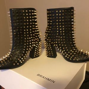 Woman s boot